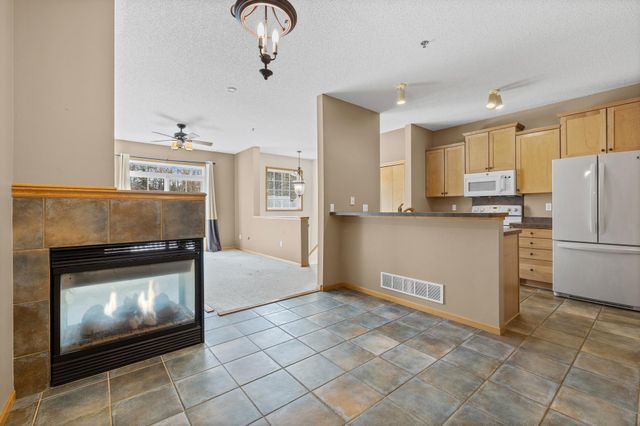 2320 Lower Afton Road E 423, Maplewood, MN 55119