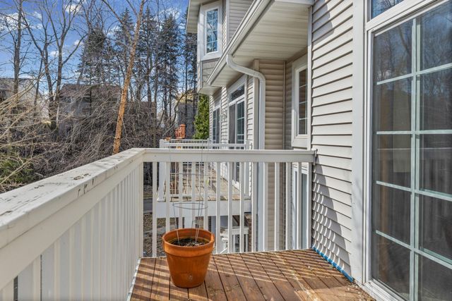 2320 Lower Afton Road E 423, Maplewood, MN 55119