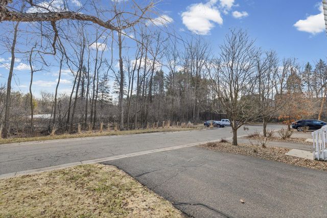 2320 Lower Afton Road E 423, Maplewood, MN 55119