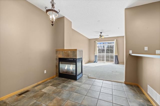 2320 Lower Afton Road E 423, Maplewood, MN 55119