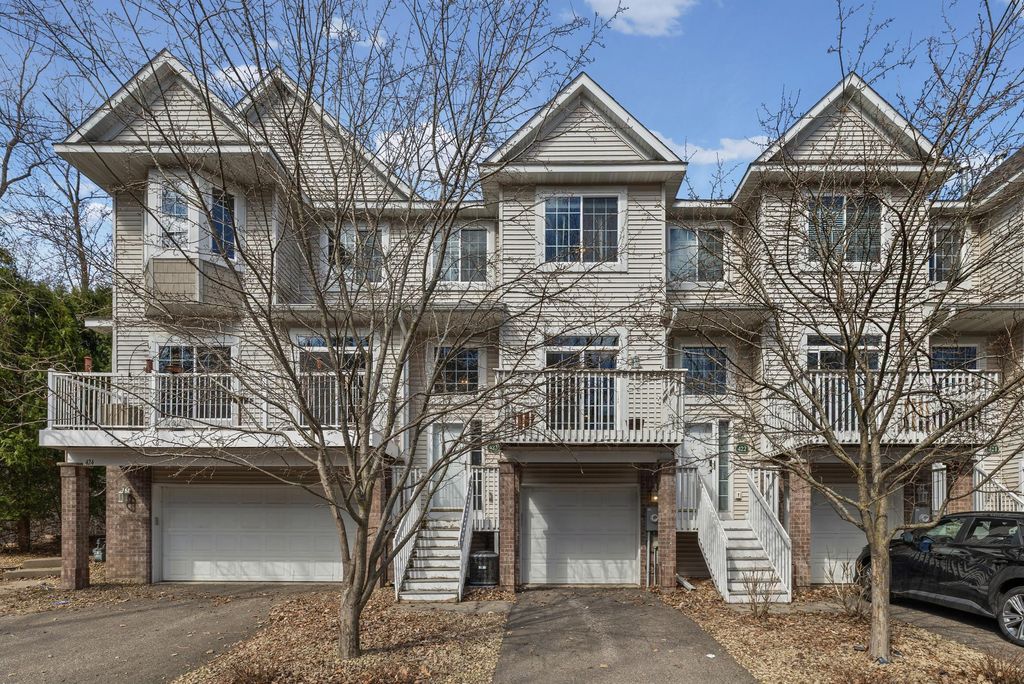2320 Lower Afton Road E 423, Maplewood, MN 55119
