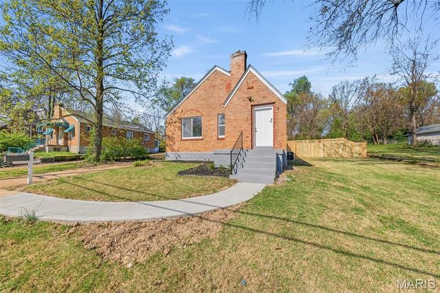 129 N Dade Avenue, Ferguson, MO 63135