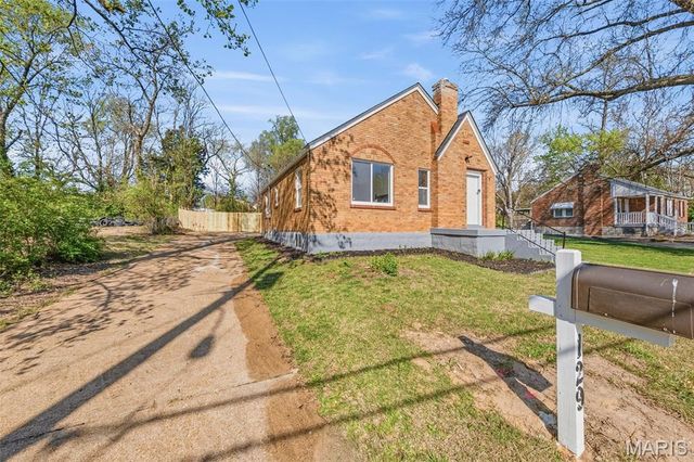 129 N Dade Avenue, Ferguson, MO 63135