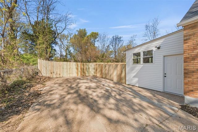 129 N Dade Avenue, Ferguson, MO 63135