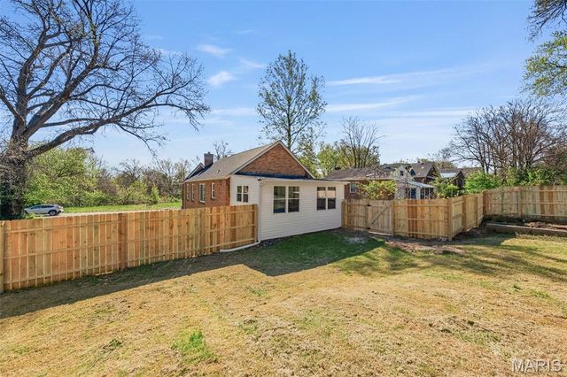 129 N Dade Avenue, Ferguson, MO 63135