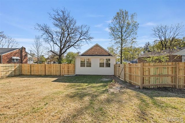 129 N Dade Avenue, Ferguson, MO 63135