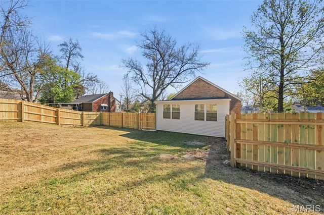 129 N Dade Avenue, Ferguson, MO 63135