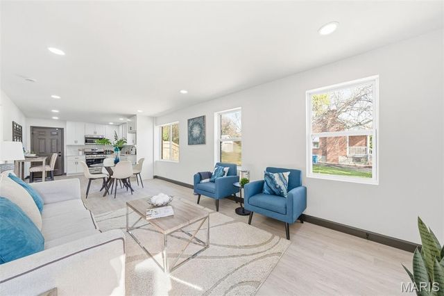 129 N Dade Avenue, Ferguson, MO 63135