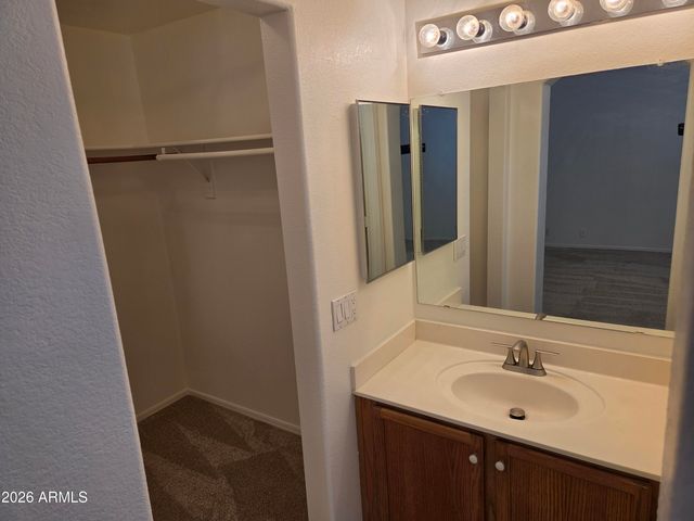 3210 W LOUISE Drive, Phoenix, AZ 85027