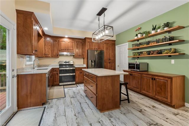 10161 Deer Trace Ln, Gloucester, VA 23061