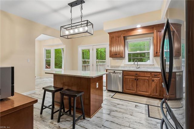 10161 Deer Trace Ln, Gloucester, VA 23061