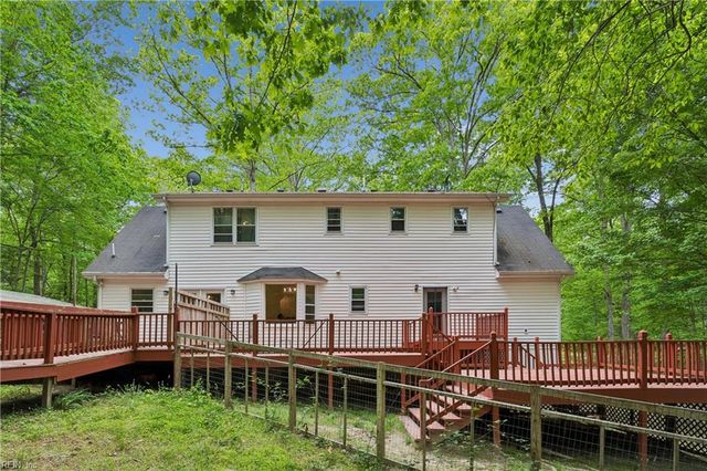 10161 Deer Trace Ln, Gloucester, VA 23061
