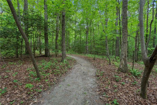 10161 Deer Trace Ln, Gloucester, VA 23061