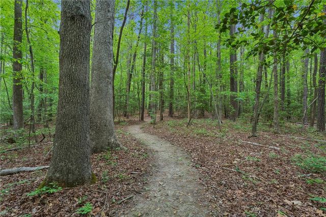 10161 Deer Trace Ln, Gloucester, VA 23061