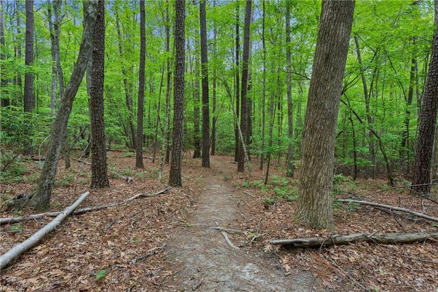 10161 Deer Trace Ln, Gloucester, VA 23061