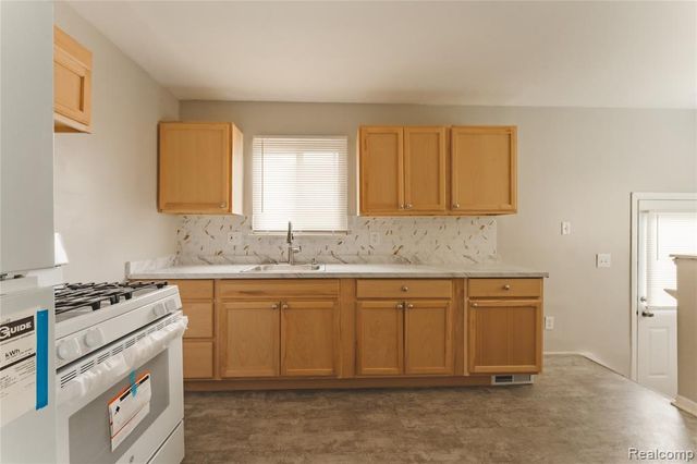 27441 Bohnhoff Street, Roseville, MI 48066