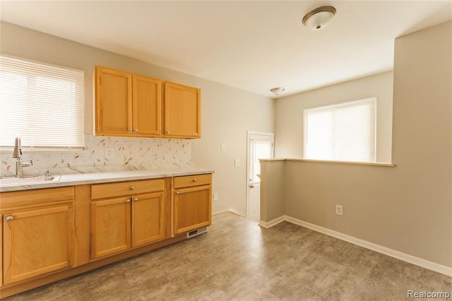 27441 Bohnhoff Street, Roseville, MI 48066