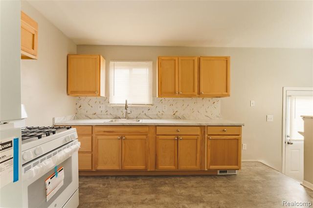 27441 Bohnhoff Street, Roseville, MI 48066