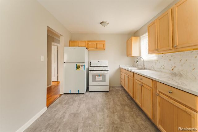 27441 Bohnhoff Street, Roseville, MI 48066