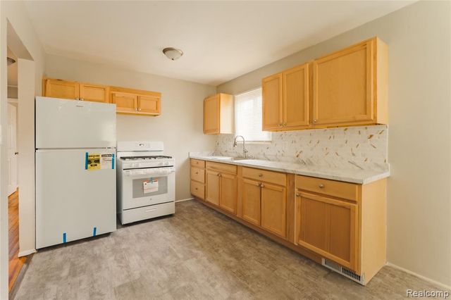 27441 Bohnhoff Street, Roseville, MI 48066