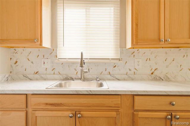 27441 Bohnhoff Street, Roseville, MI 48066
