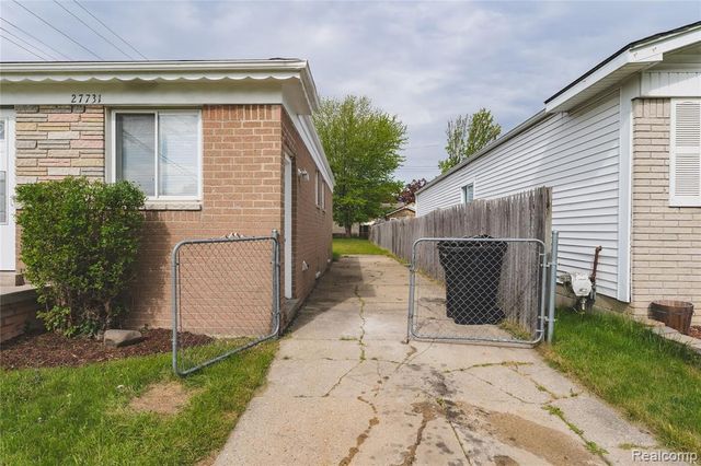 27441 Bohnhoff Street, Roseville, MI 48066
