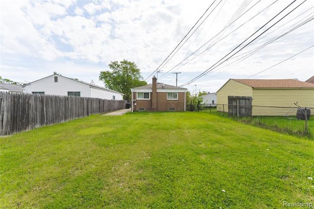 27441 Bohnhoff Street, Roseville, MI 48066
