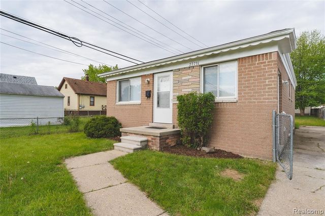 27441 Bohnhoff Street, Roseville, MI 48066