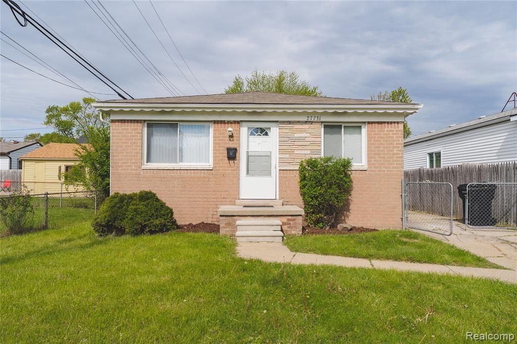 27441 Bohnhoff Street, Roseville, MI 48066