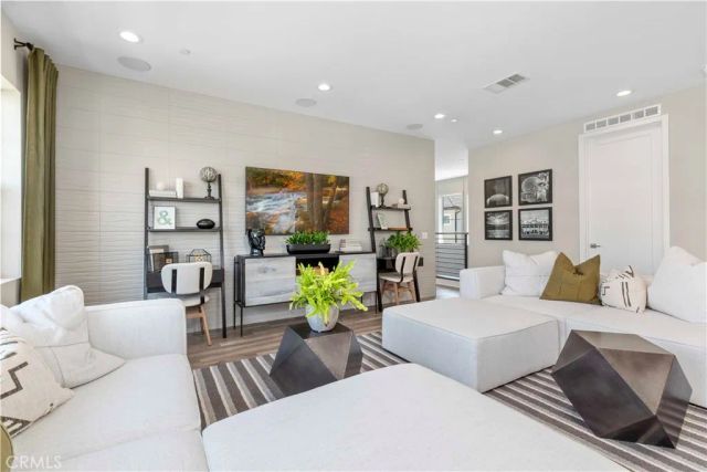 190 Amber Oak, Lake Forest, CA 92630