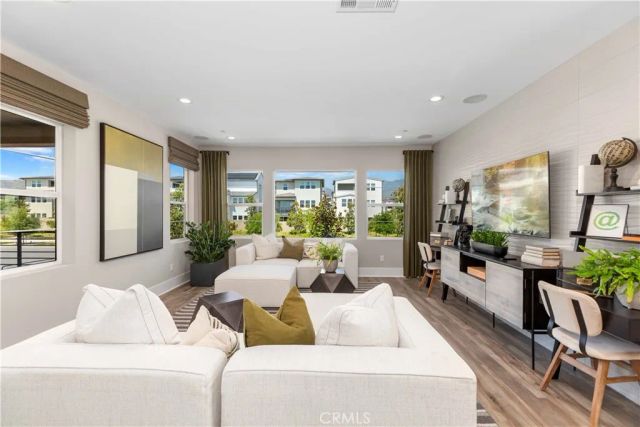 190 Amber Oak, Lake Forest, CA 92630