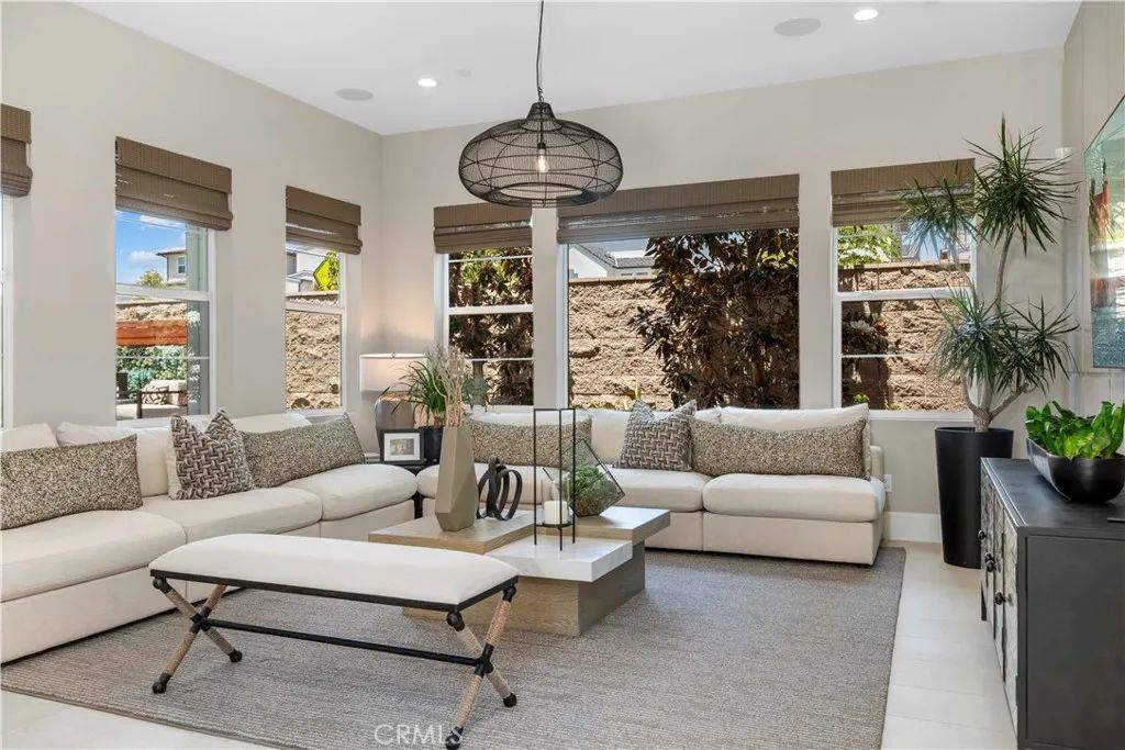 190 Amber Oak, Lake Forest, CA 92630