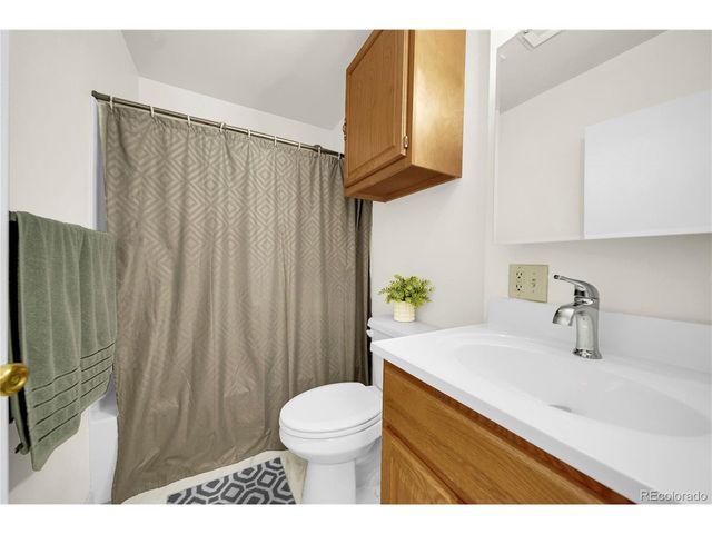 475 W 5th St, Akron, CO 80720