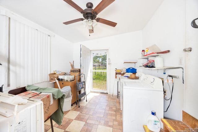 418 N Cedar, Pearsall, TX 78061