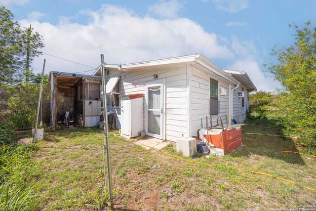 418 N Cedar, Pearsall, TX 78061