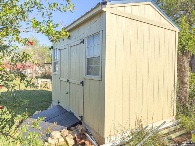 418 N Cedar, Pearsall, TX 78061