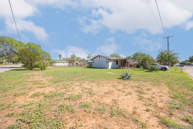 418 N Cedar, Pearsall, TX 78061