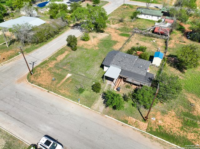 418 N Cedar, Pearsall, TX 78061