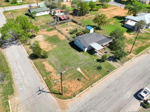 418 N Cedar, Pearsall, TX 78061
