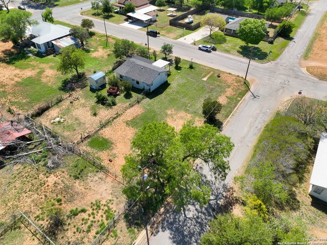 418 N Cedar, Pearsall, TX 78061