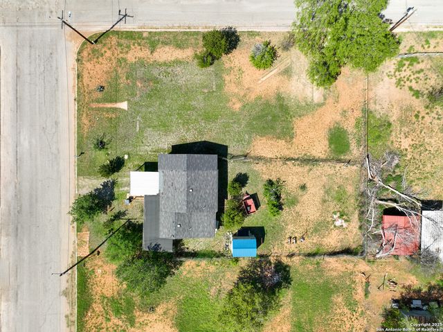 418 N Cedar, Pearsall, TX 78061