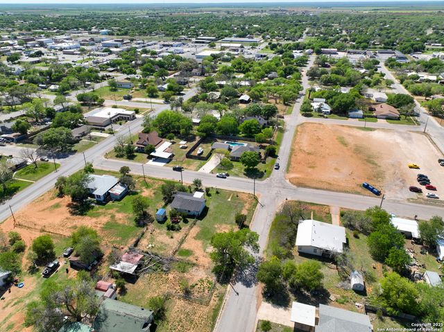418 N Cedar, Pearsall, TX 78061