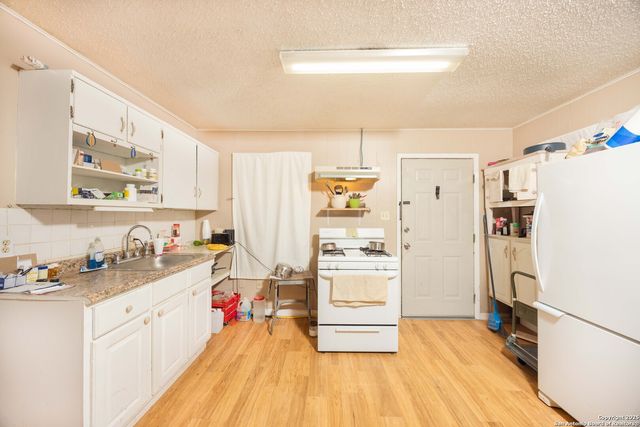 418 N Cedar, Pearsall, TX 78061