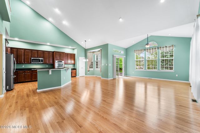 7 Brattleboro Road, Jackson, NJ 08527