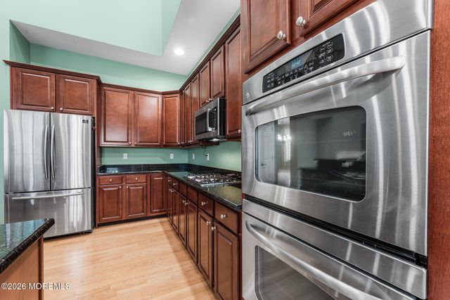 7 Brattleboro Road, Jackson, NJ 08527