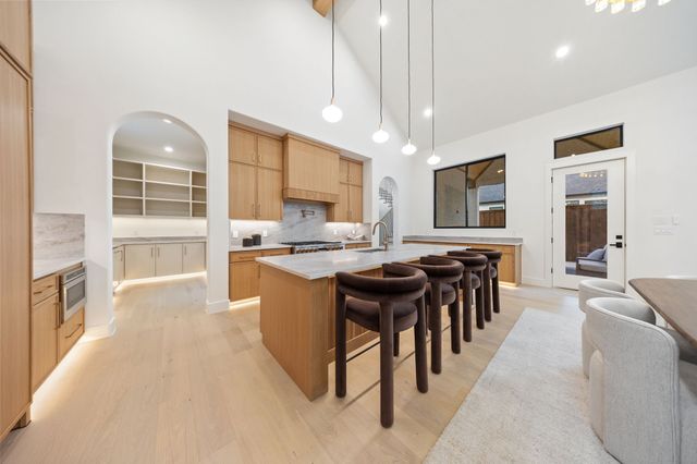 6475 Trammel Drive, Dallas, TX 75214