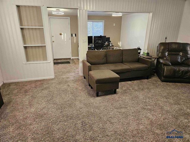 2011 JENNINGS AVE, Hot Springs, SD 57747