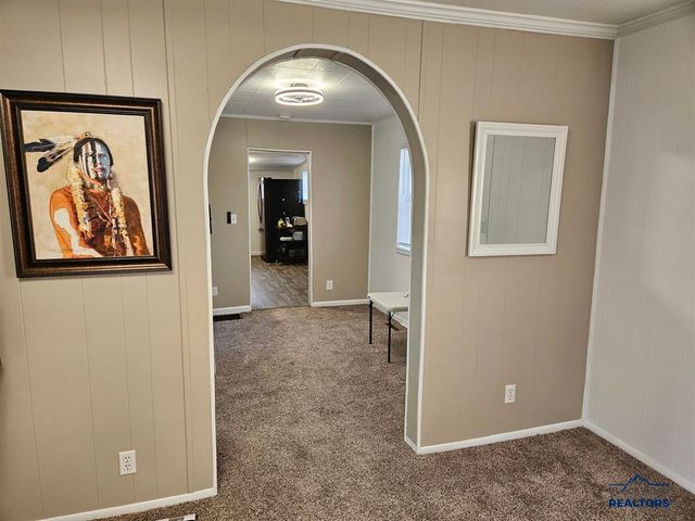 2011 JENNINGS AVE, Hot Springs, SD 57747