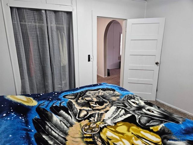 2011 JENNINGS AVE, Hot Springs, SD 57747