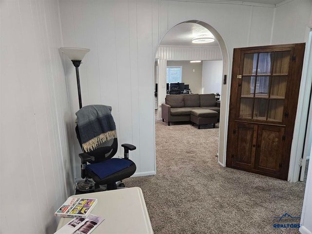 2011 JENNINGS AVE, Hot Springs, SD 57747